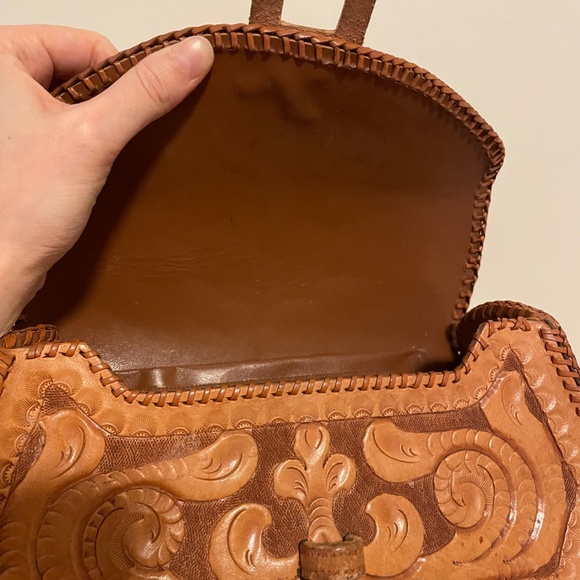 Vintage tan leather boho/chic western inspired leather cross body/shoulder bag - Picture 6 of 8